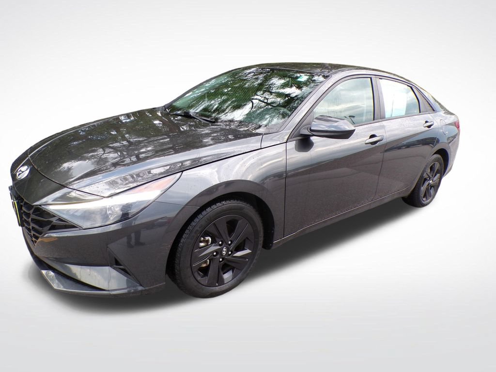 Used 2022 Hyundai Elantra SEL w/ Cargo Package FWD image 2