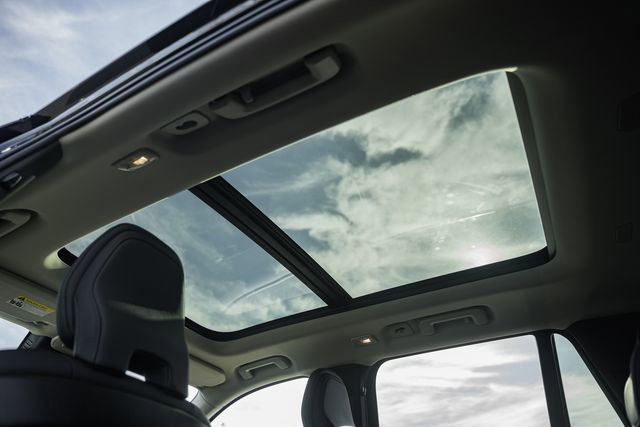 Used 2025 Volvo XC90 B6 Plus image 32