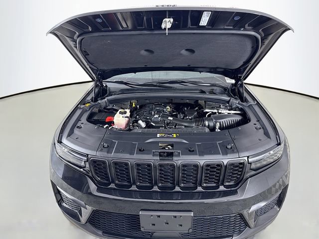 Used 2023 Jeep Grand Cherokee Altitude image 29