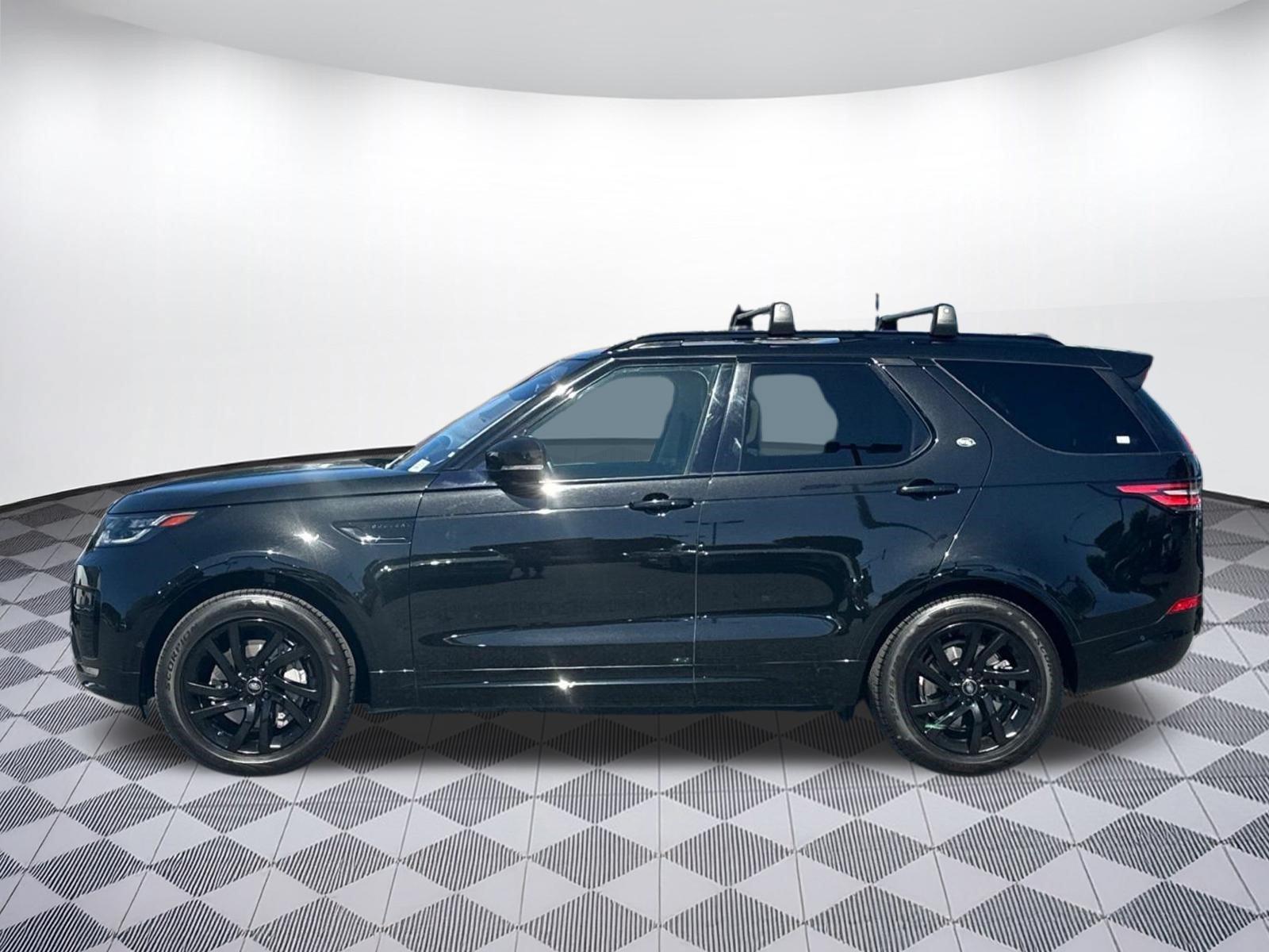 Used 2020 Land Rover Discovery Landmark AWD/4WD image 2