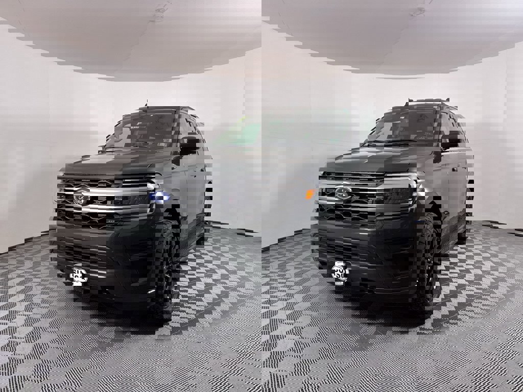 Used 2022 Ford Expedition XLT image 19