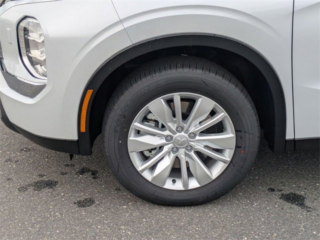 New 2025 Mitsubishi Outlander ES image 11