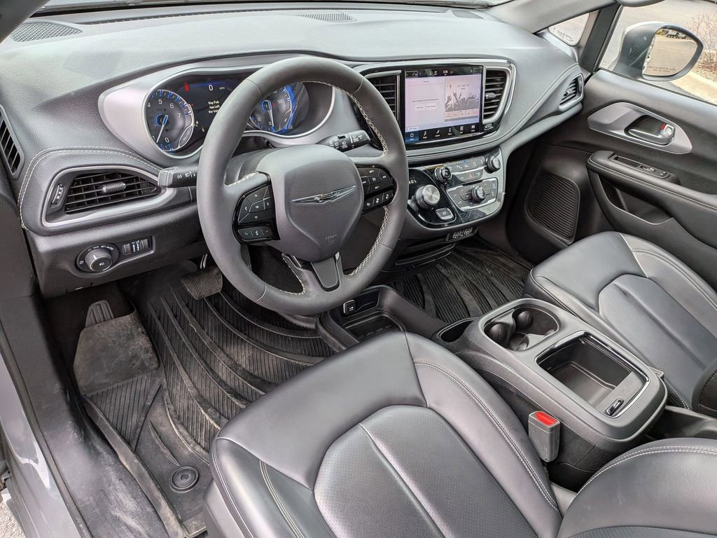 Used 2023 Chrysler Pacifica Touring-L w/ S Appearance Package image 14