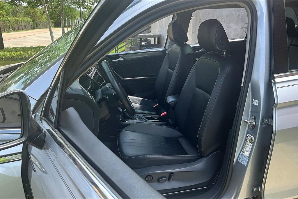 Used 2022 Volkswagen Tiguan SE image 32