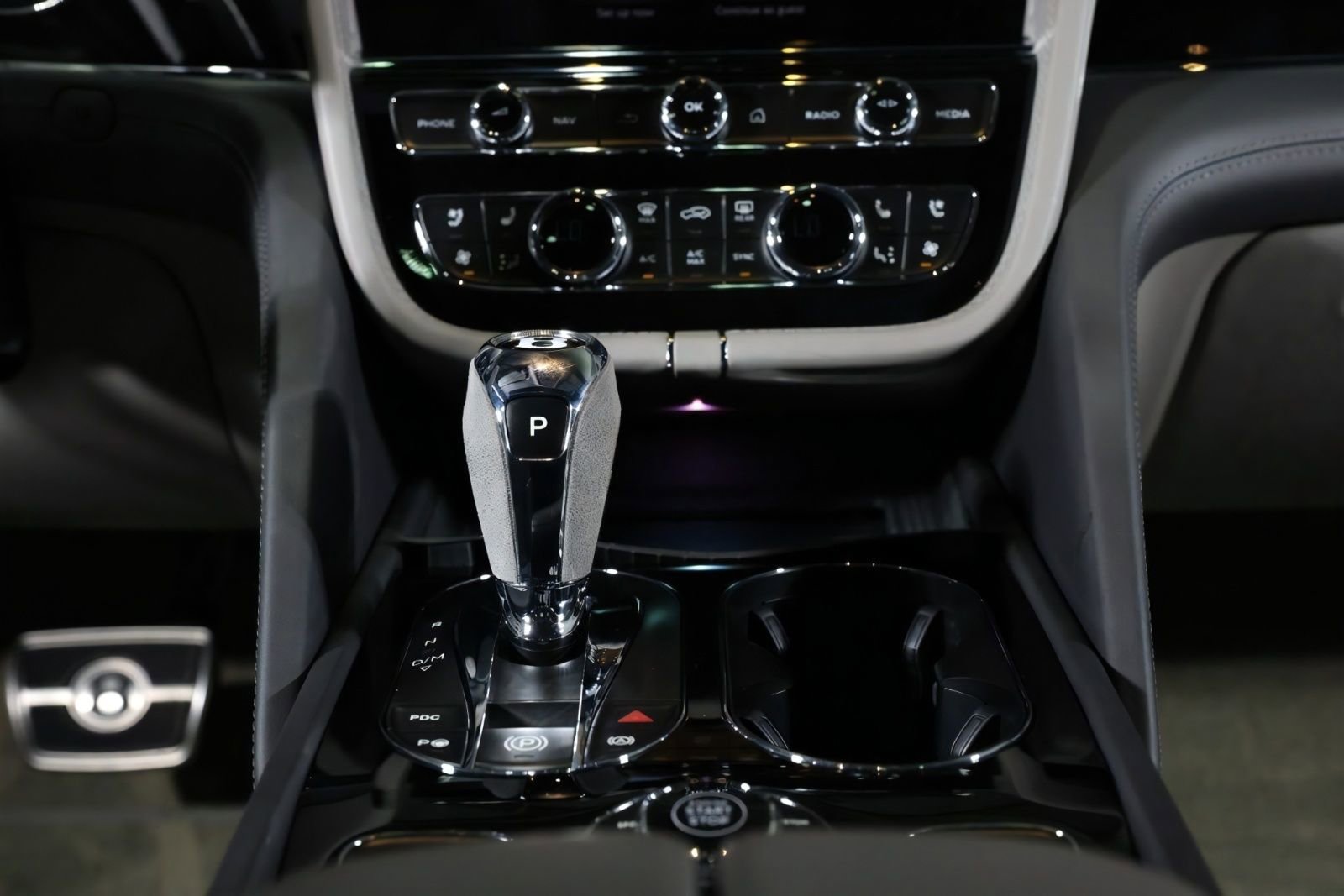 Used 2022 Bentley Bentayga AWD/4WD image 24
