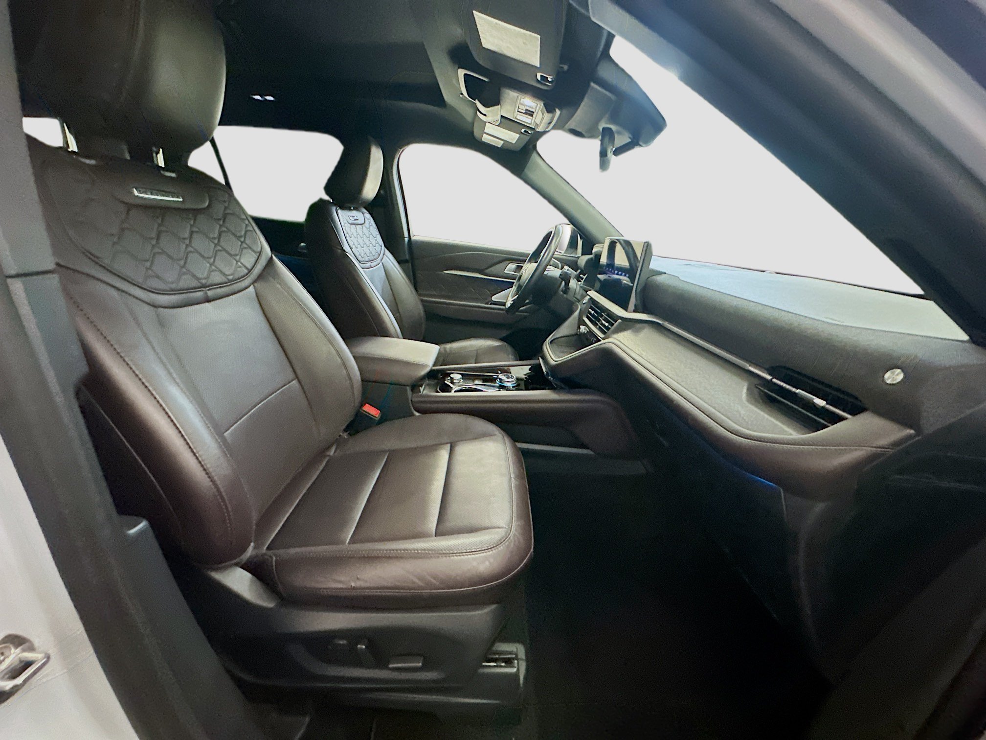 Used 2025 Ford Explorer Platinum w/ LUX Leather Package AWD/4WD image 35