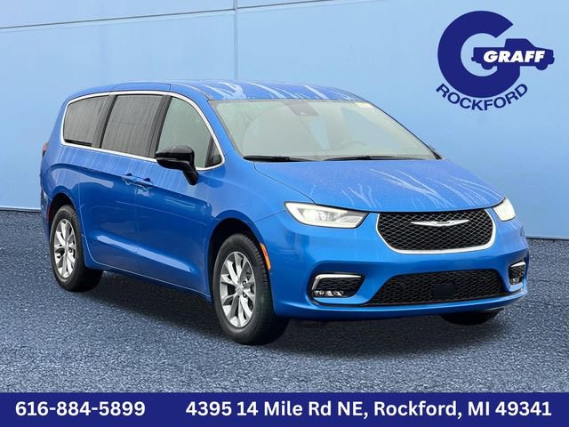 New 2026 Chrysler Pacifica Select AWD/4WD image 1