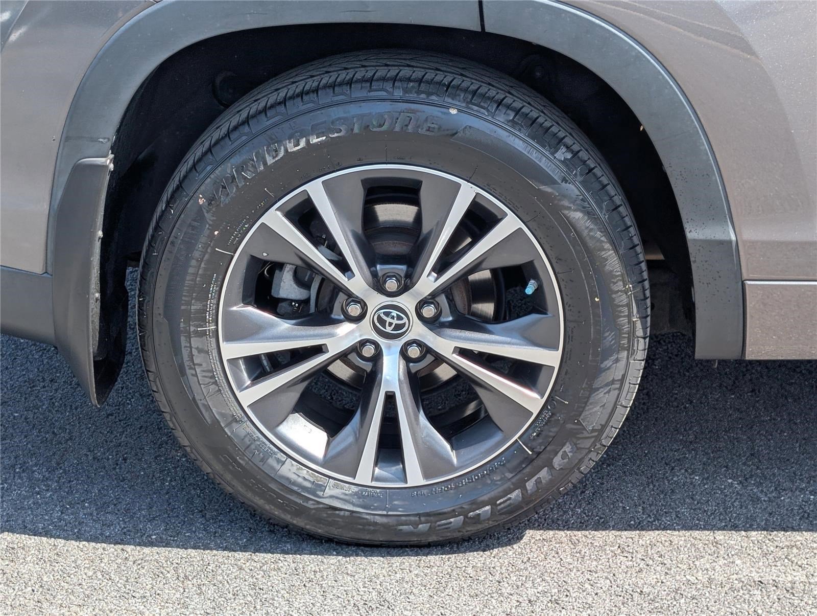 Used 2016 Toyota Highlander XLE image 10