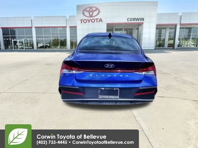 Used 2025 Hyundai Elantra SEL FWD image 2