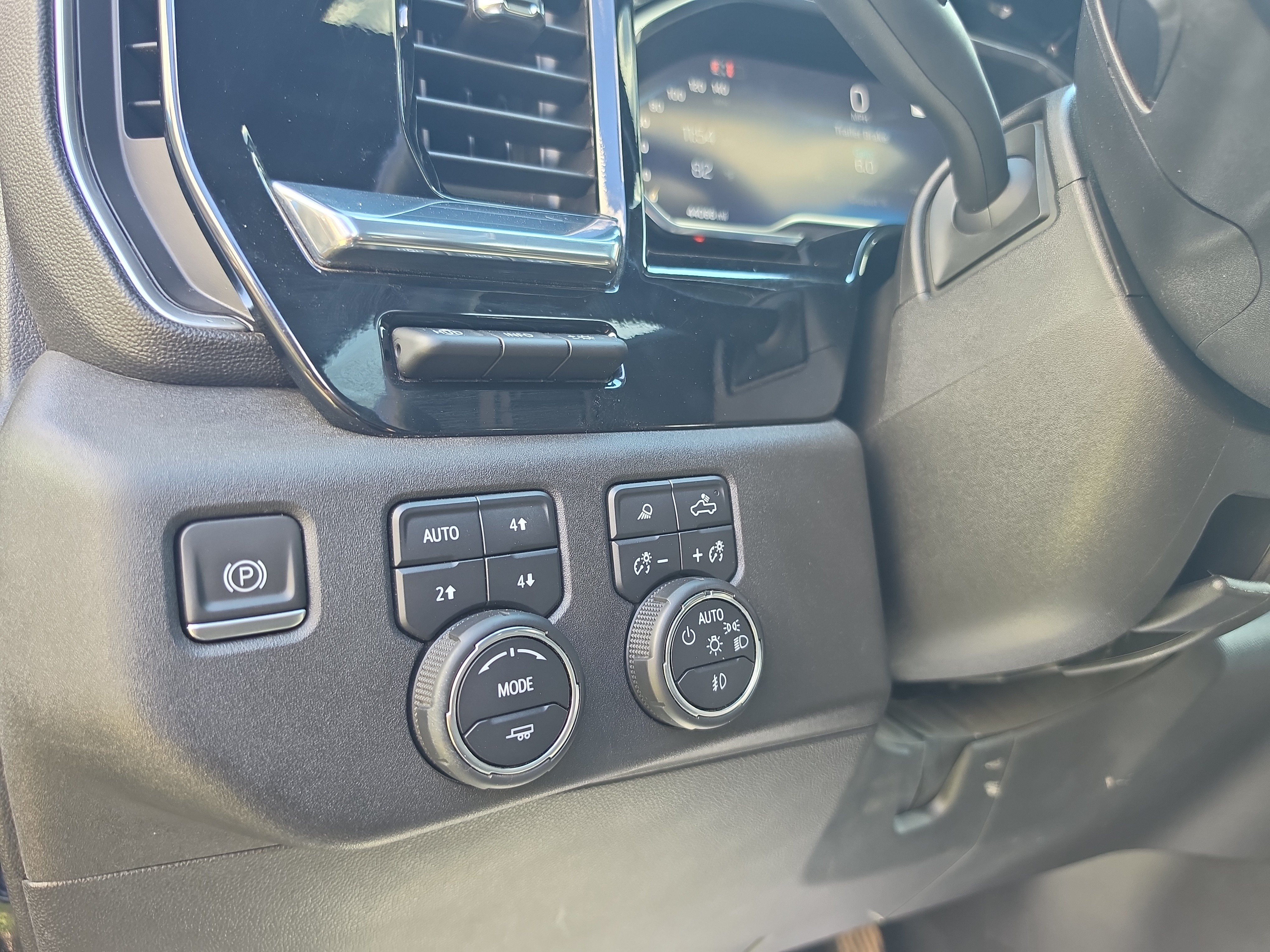 Used 2024 Chevrolet Silverado 2500 LTZ w/ LTZ Plus Package AWD/4WD image 21