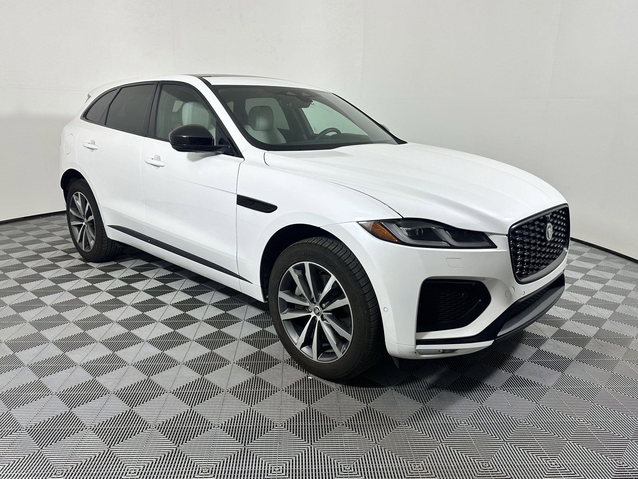 New 2026 Jaguar F-PACE R-Dynamic S image 6