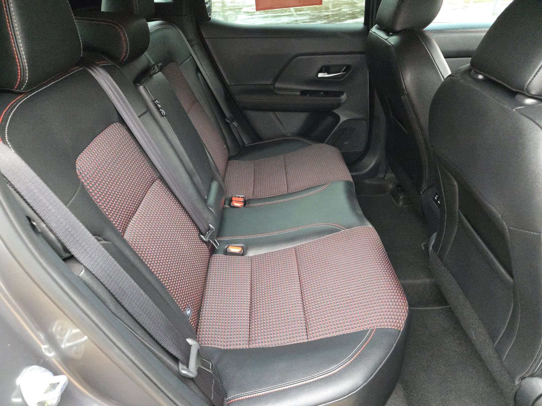 Certified 2025 Nissan Kicks SR FWD image 24