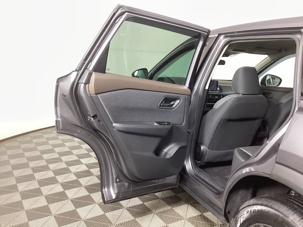 Used 2022 Nissan Rogue S image 12