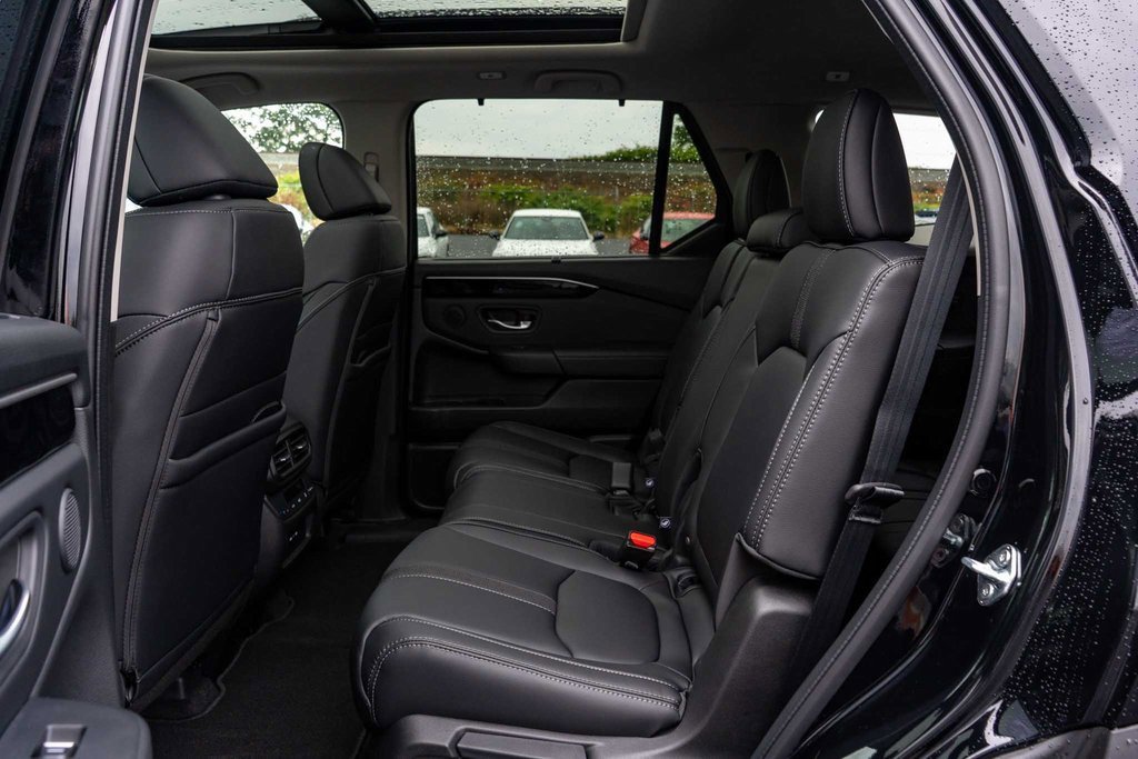 New 2025 Honda Pilot Touring image 11