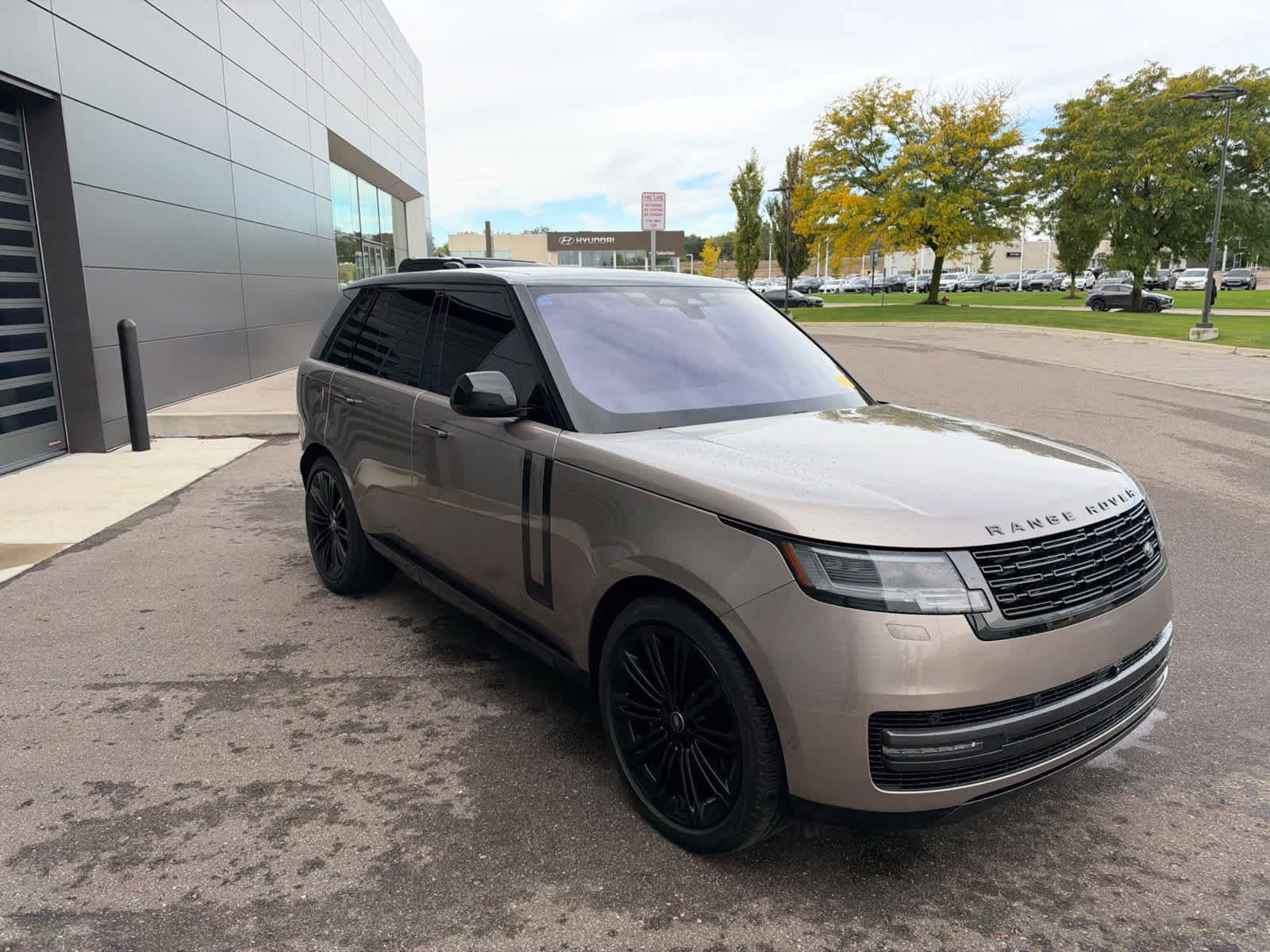 Used 2023 Land Rover Range Rover Autobiography AWD/4WD image 7