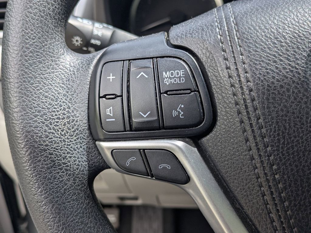 Used 2017 Toyota Highlander LE FWD image 20