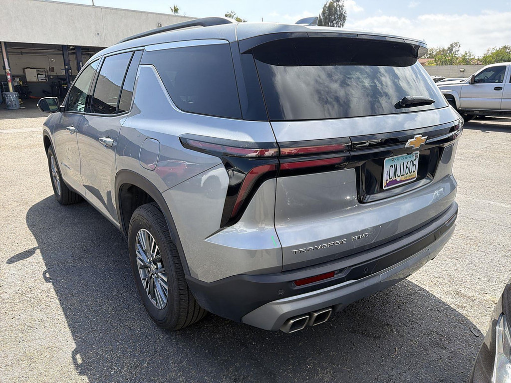 Used 2025 Chevrolet Traverse LT AWD/4WD image 3