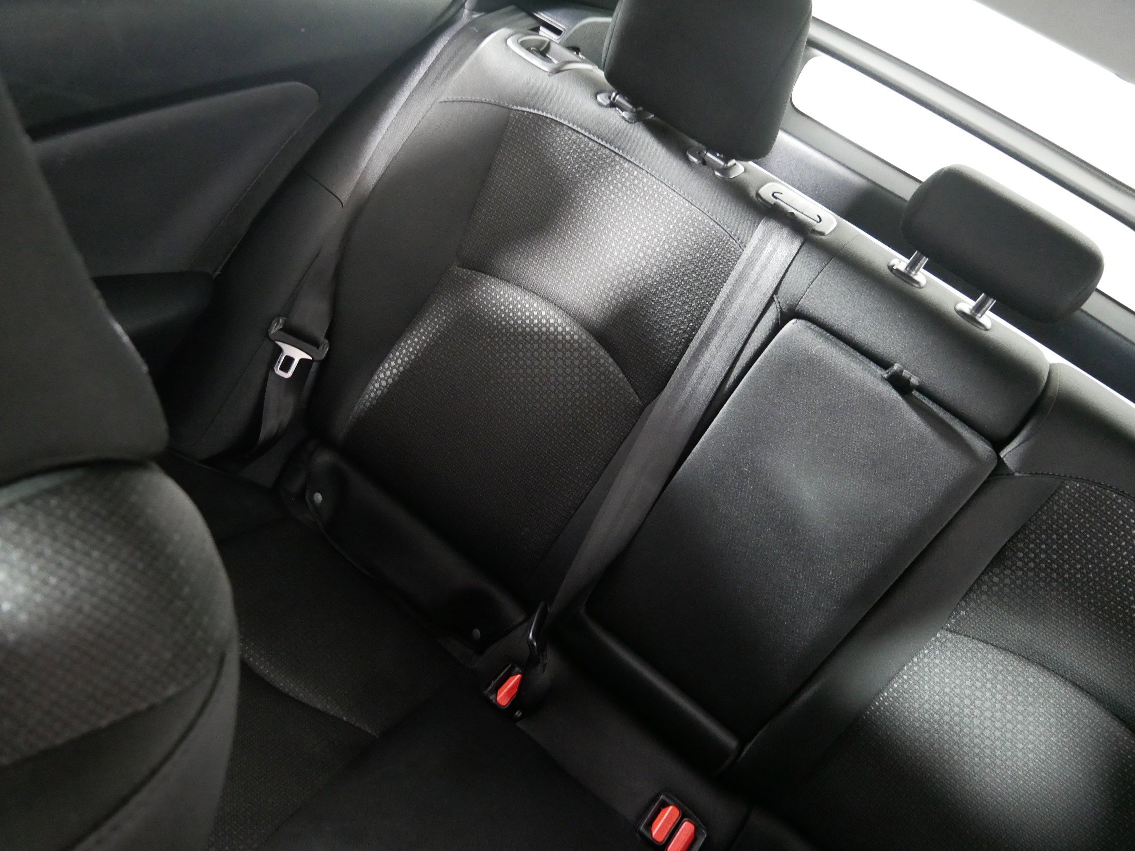 Used 2022 Toyota Prius LE image 12