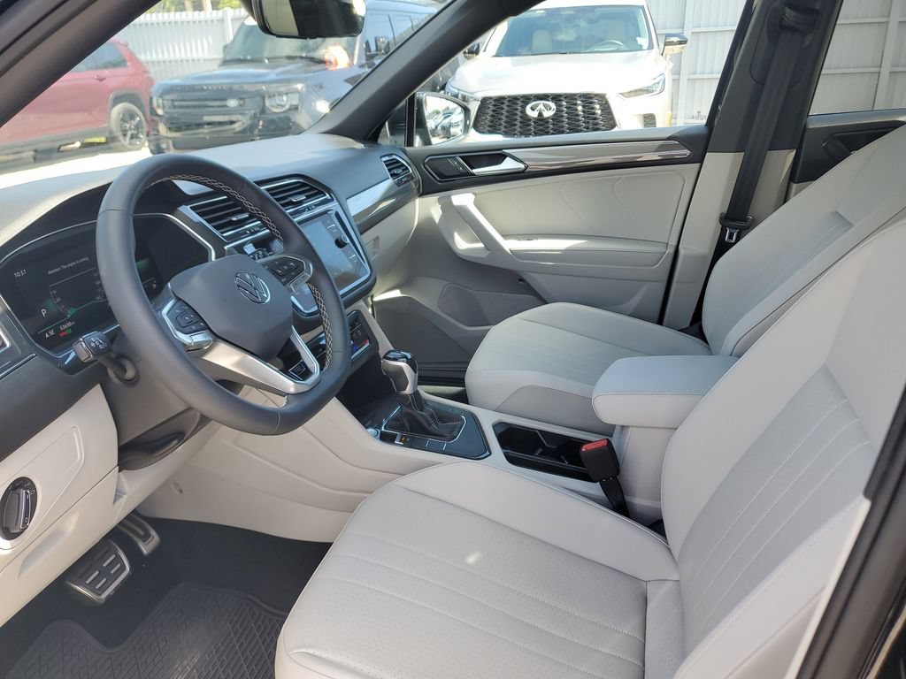Certified 2023 Volkswagen Tiguan SE R-Line FWD image 23