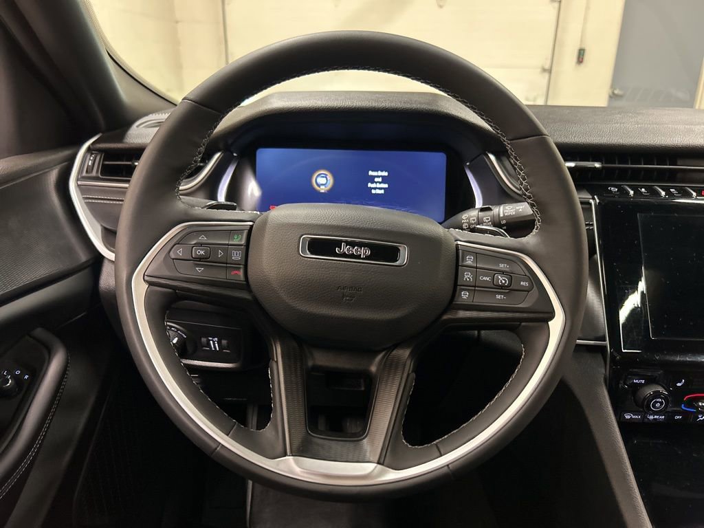 Used 2024 Jeep Grand Cherokee Altitude image 16