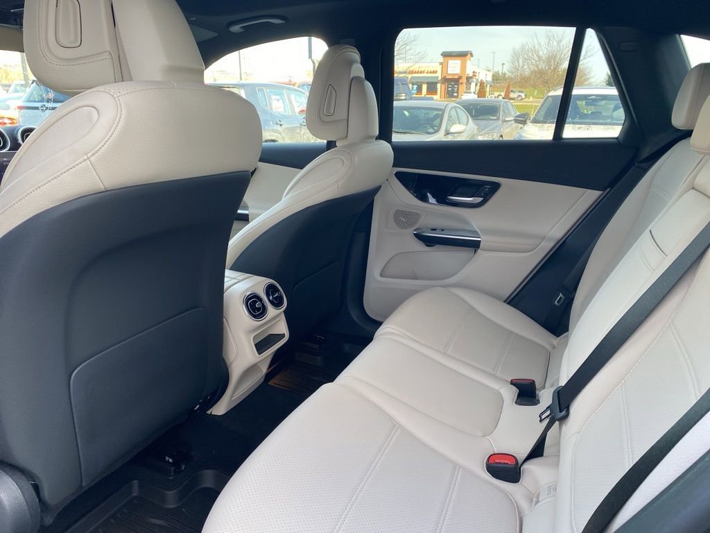 Used 2024 Mercedes-Benz GLC 300 4MATIC image 7