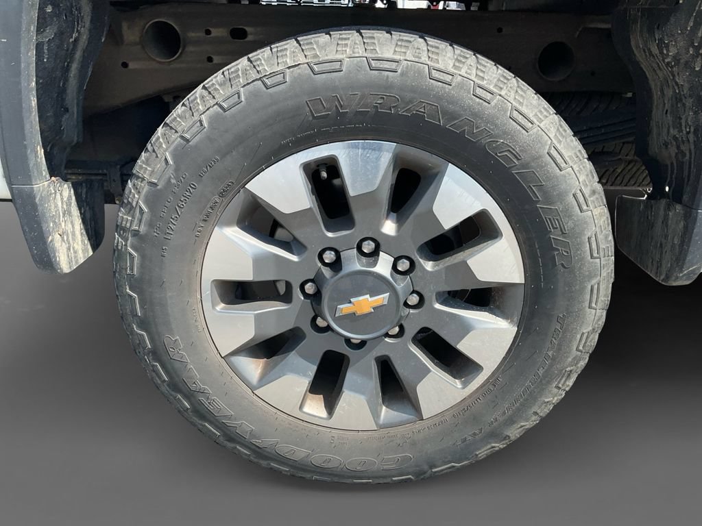 Used 2024 Chevrolet Silverado 2500 Custom w/ Custom Value Package AWD/4WD image 9