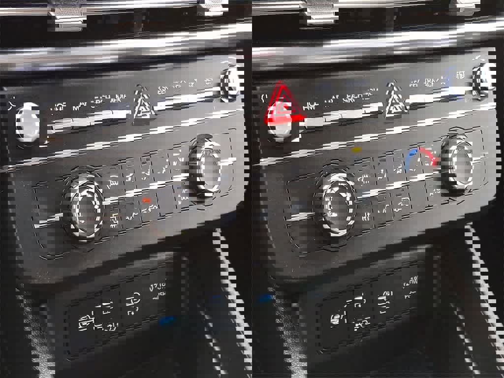 Certified 2025 Hyundai Tucson SE image 15