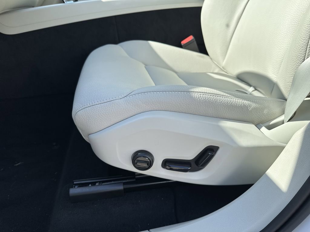 New 2025 Volvo XC60 T8 Plus w/ Protection Package Premier image 18