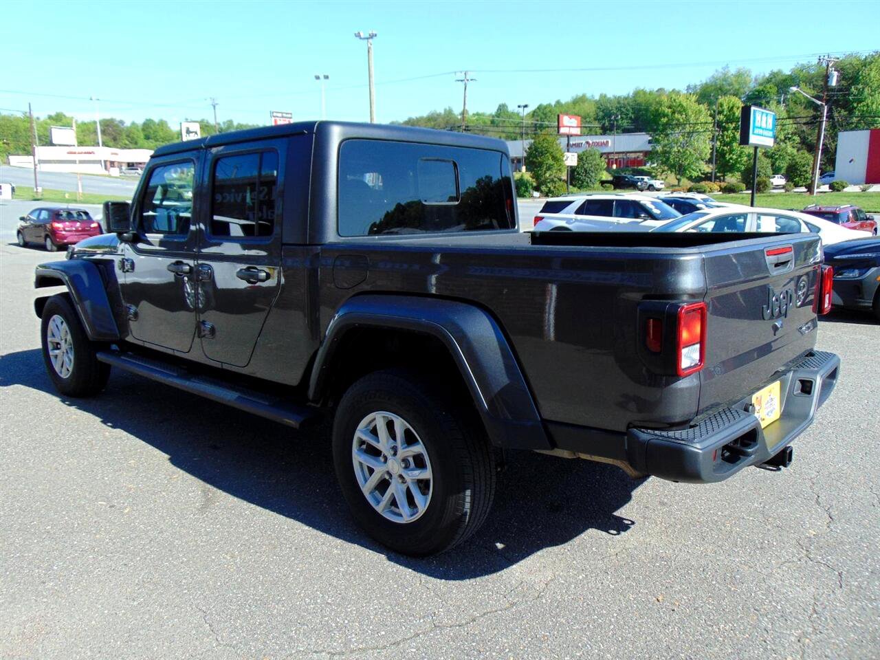 Used 2023 Jeep Gladiator Sport image 7