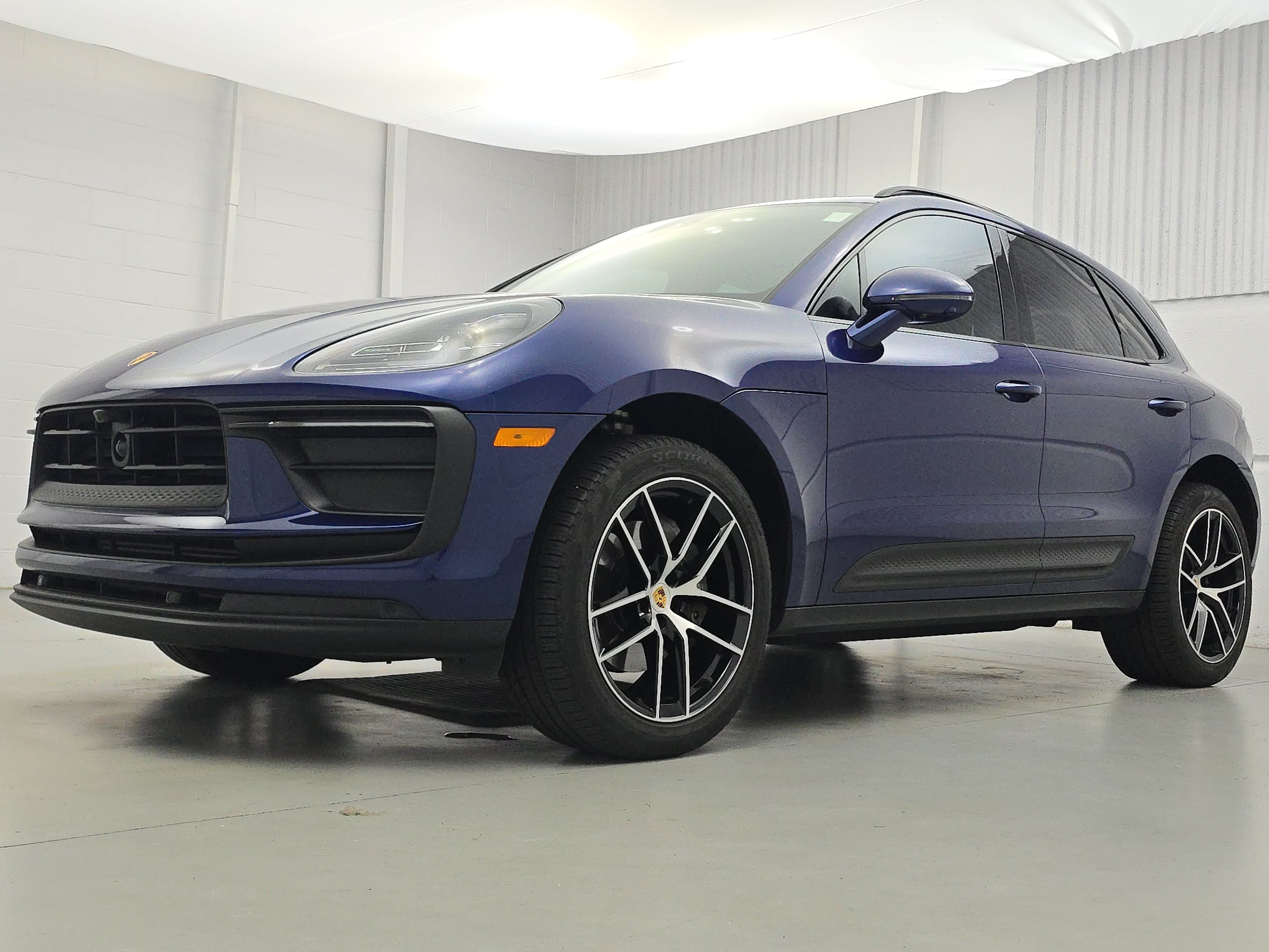 Certified 2024 Porsche Macan AWD/4WD image 1