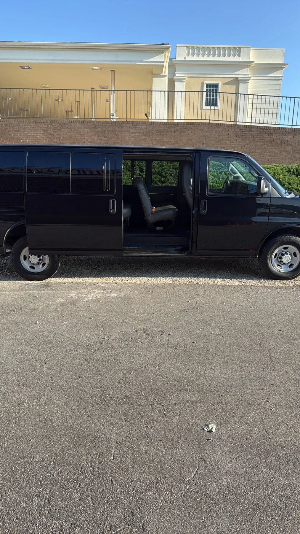 Used 2017 Chevrolet Express 3500 LS RWD image 10