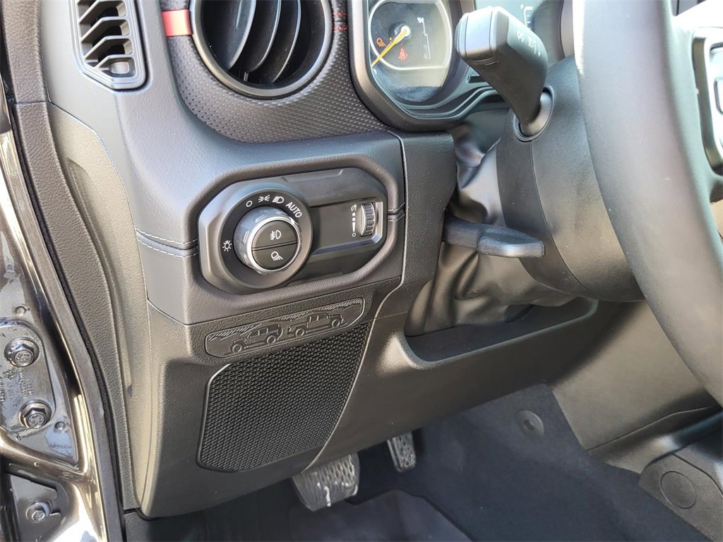 Used 2025 Jeep Gladiator Rubicon w/ Convenience Group image 18