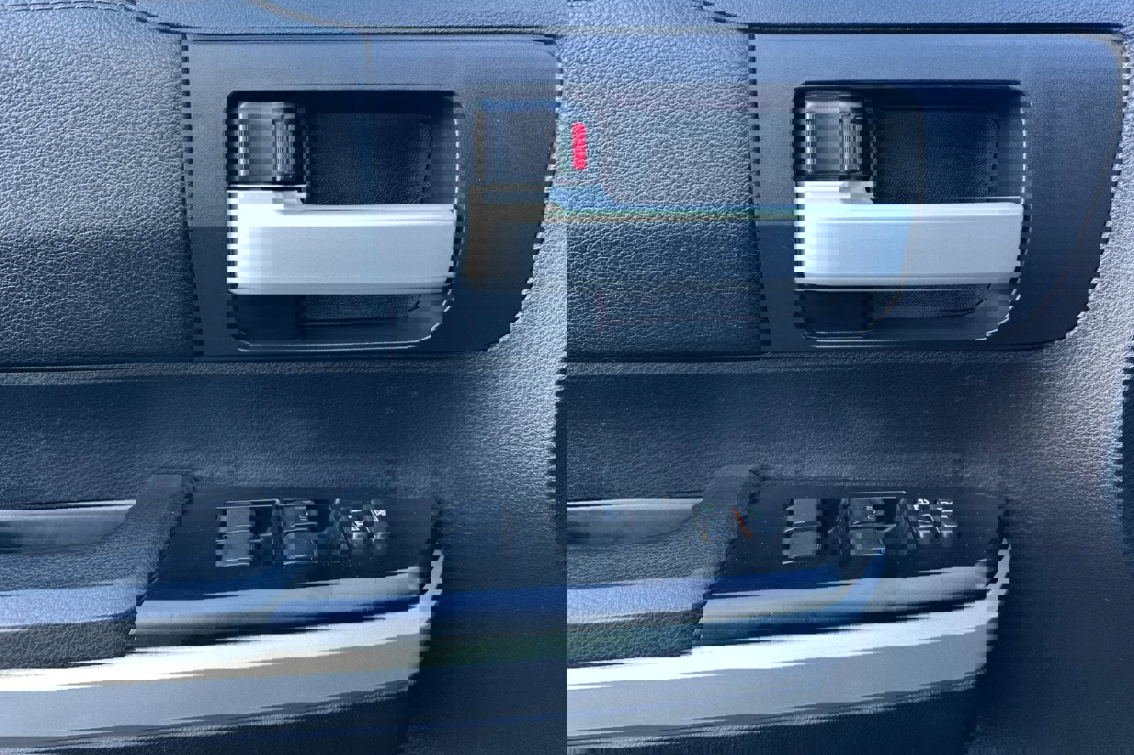 Used 2016 Toyota Tundra SR5 w/ SR5 Upgrade Package image 11