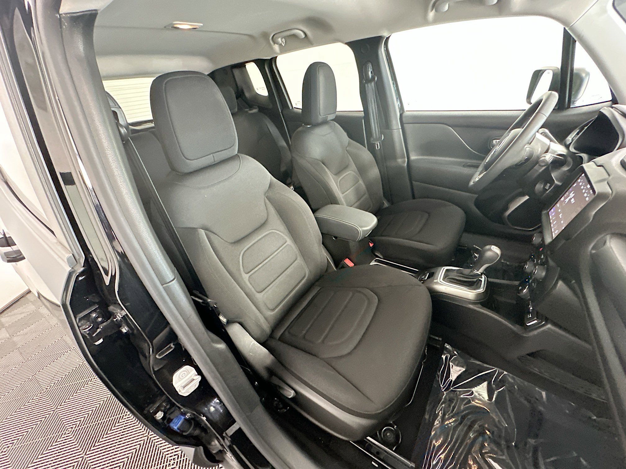 Used 2022 Jeep Renegade Latitude AWD/4WD image 27