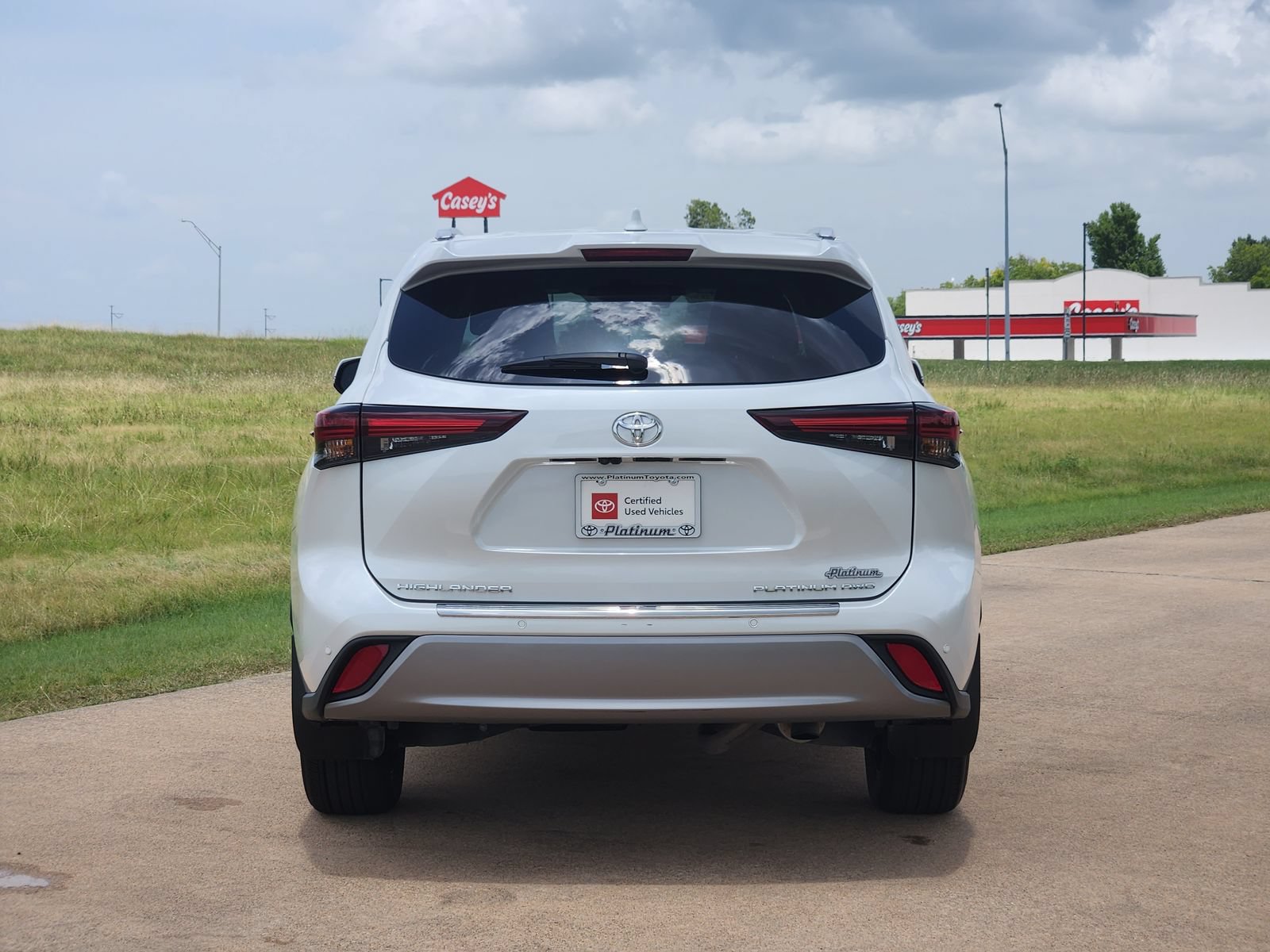 Used 2025 Toyota Highlander Platinum AWD/4WD image 8