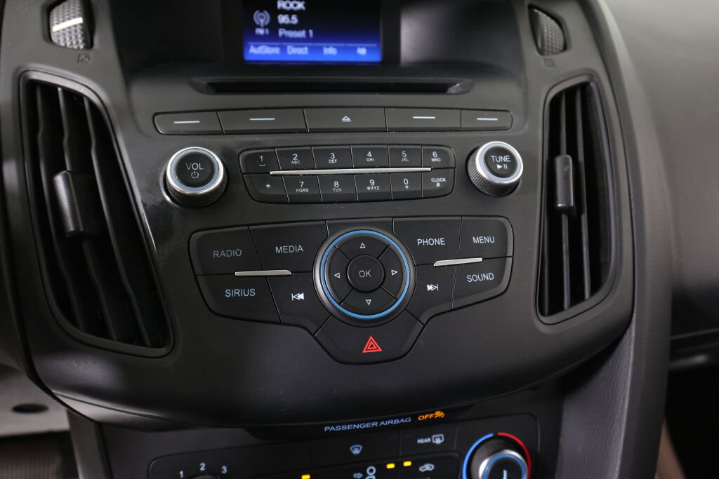 Used 2017 Ford Focus SE FWD image 33