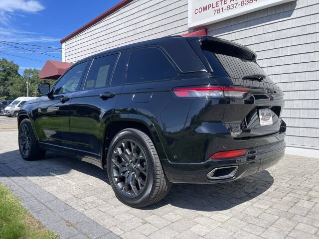 Used 2025 Jeep Grand Cherokee Summit w/ Obsidian Package AWD/4WD image 5