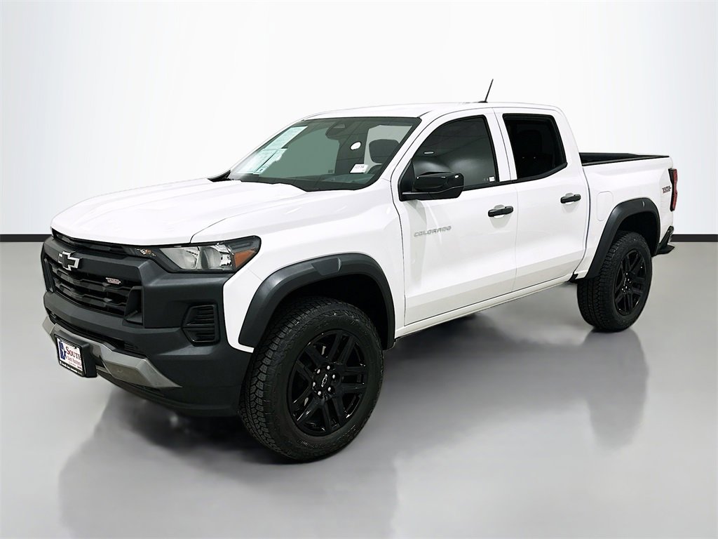 Used 2024 Chevrolet Colorado Trail Boss image 3