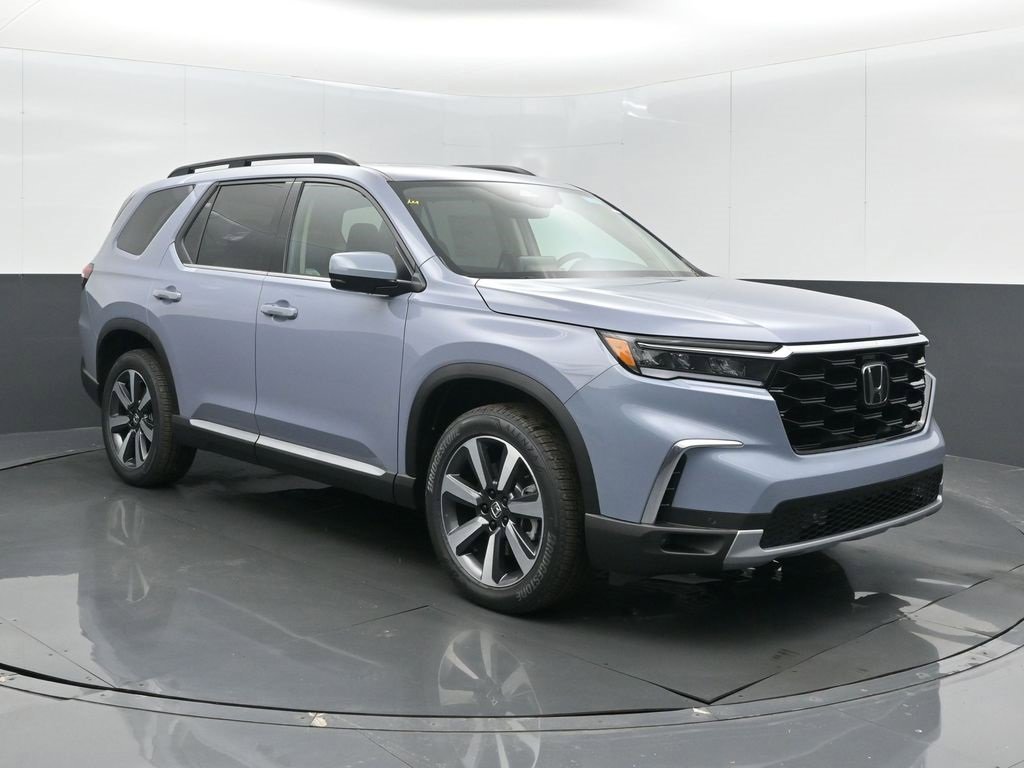 New 2025 Honda Pilot Touring image 1