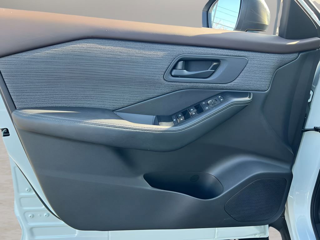 Used 2022 Nissan Rogue S FWD image 21