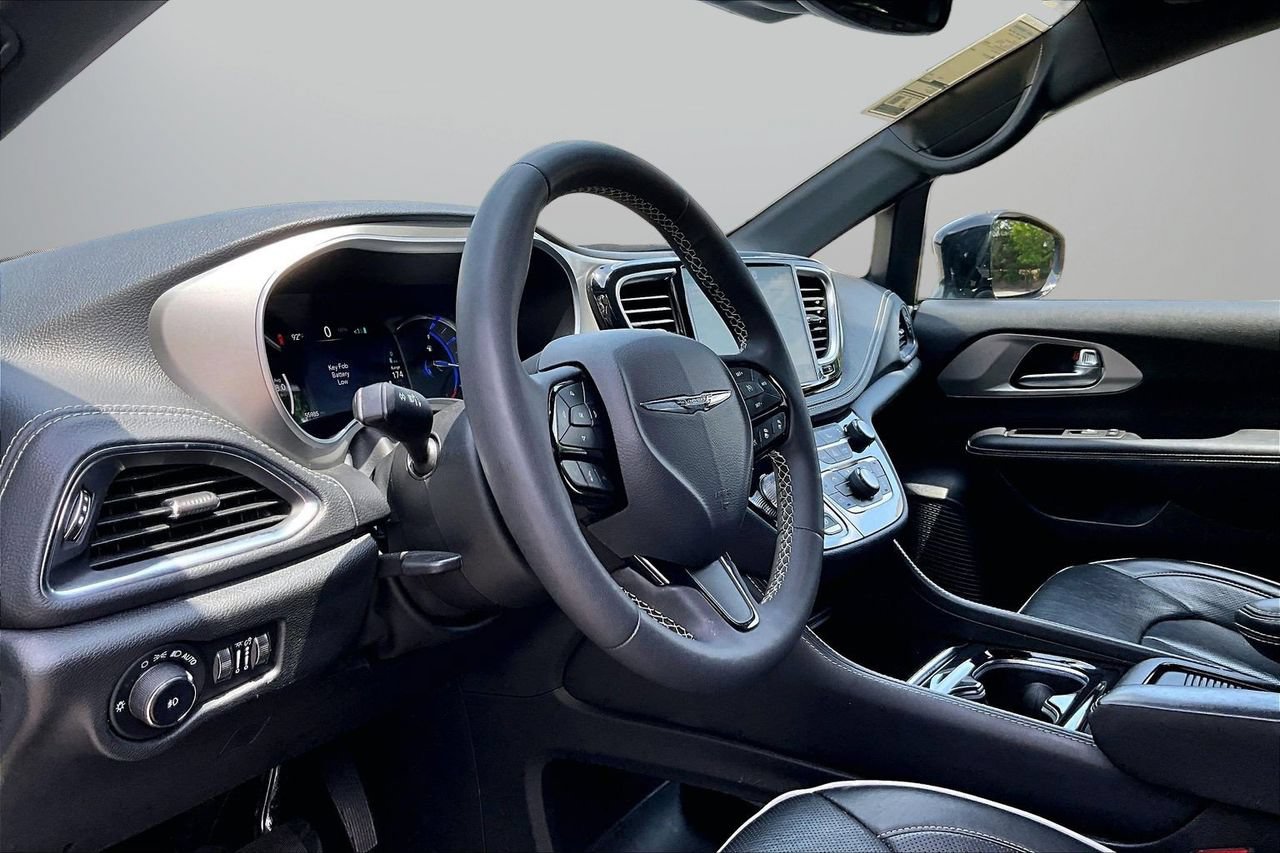Used 2023 Chrysler Pacifica Limited w/ S Appearance Package FWD image 20