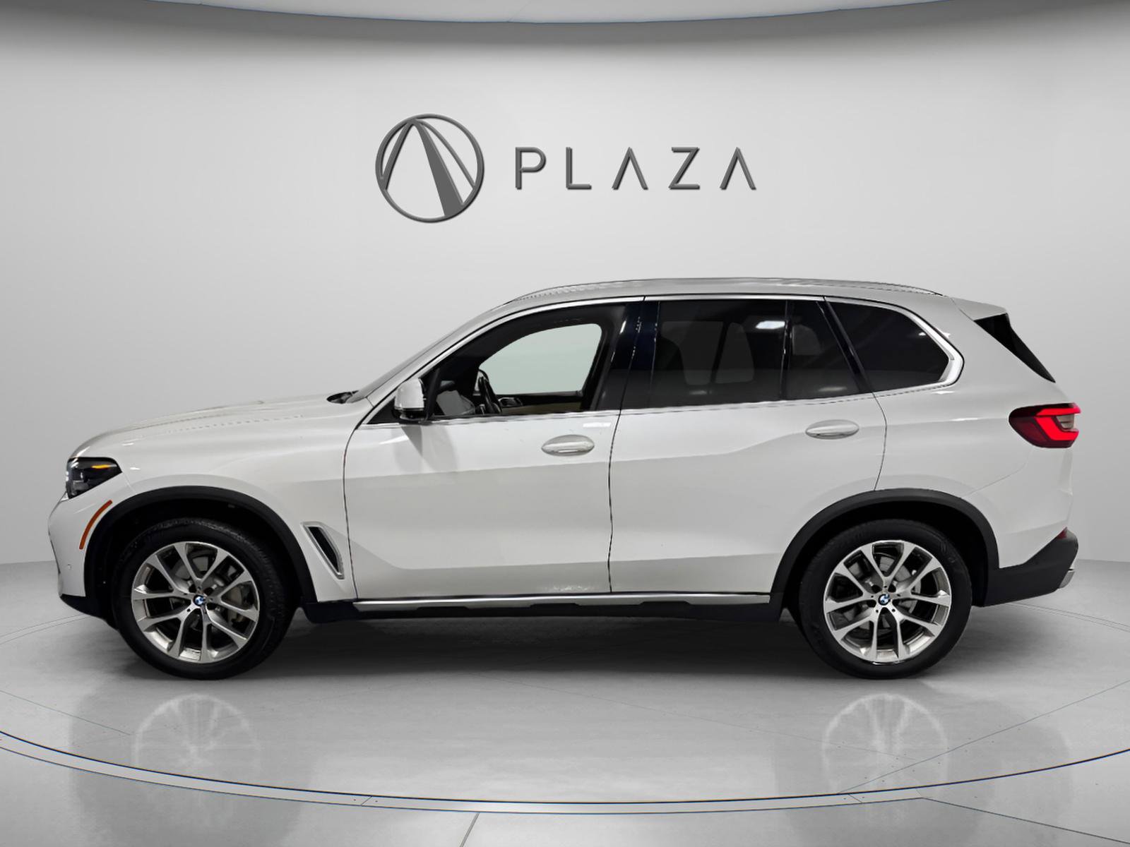 Used 2022 BMW X5 xDrive40i w/ Parking Assistance Package image 3