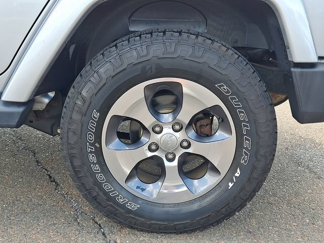 Used 2017 Jeep Wrangler Unlimited Sahara w/ Dual Top Group AWD/4WD image 8