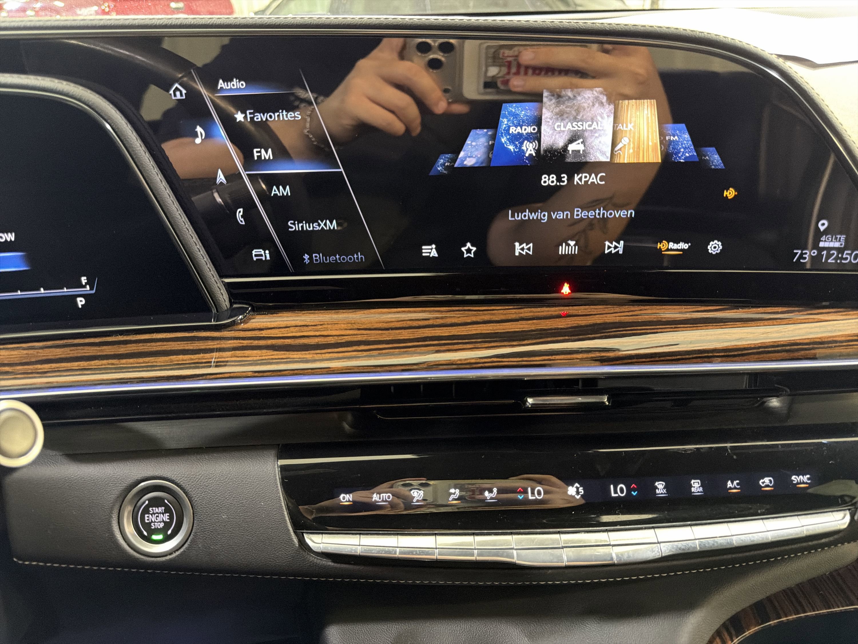 Used 2022 Cadillac Escalade Premium Luxury RWD image 17