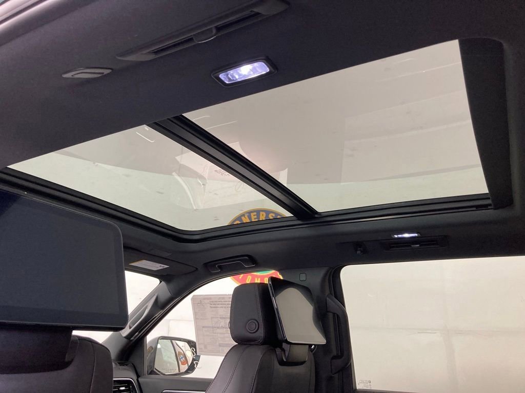 New 2026 Chevrolet Suburban High Country image 16