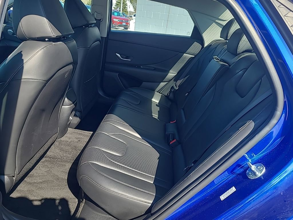Used 2025 Hyundai Elantra Limited image 17