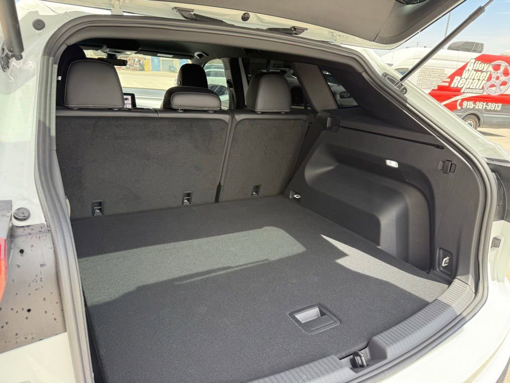 Used 2025 Volkswagen Atlas Cross Sport SE FWD image 11