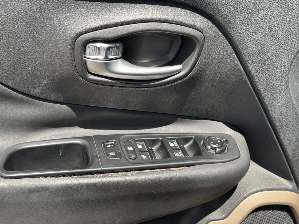 Used 2015 Jeep Renegade Limited AWD/4WD image 23