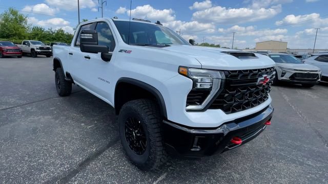 New 2026 Chevrolet Silverado 2500 ZR2 w/ LPO, Dark Essentials Package AWD/4WD image 4