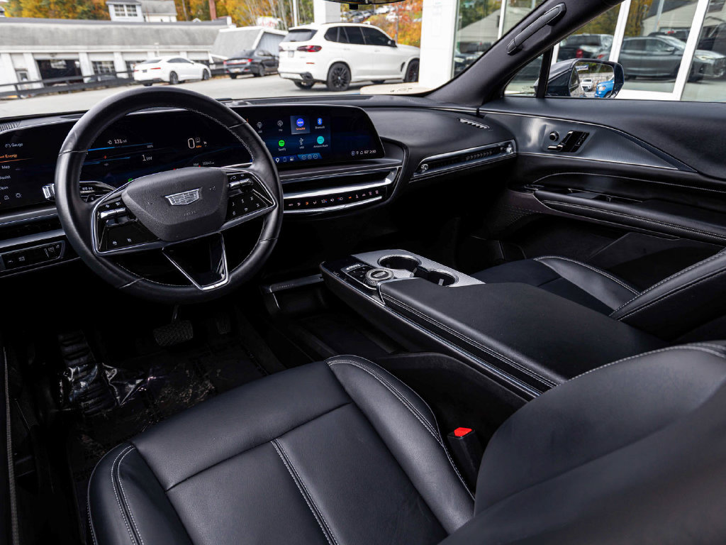 Used 2024 Cadillac Lyriq Tech AWD/4WD image 17